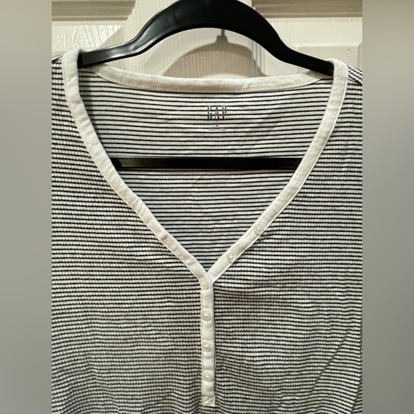 GAP Stripe Ribbed Henley Shirt Top M- V NECK black/white stripe 96% cotton 4% sp - Picture 3 of 7